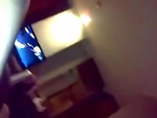 Indonezijke lassie zanič in lizanje njegov rit
