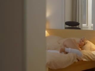 Luxus magnificent blondýna prstoklad ji kočička