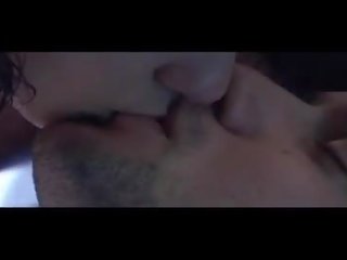 매력적인 브루 넷의 사람 에 로맨스 섹스 장면
