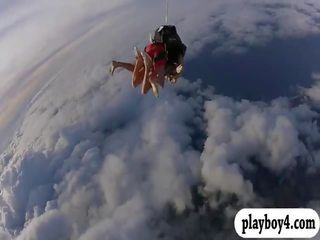 Nakal badass elite babes wind burn skydiving naked