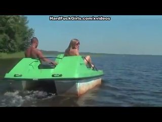 Titted blondinka fucked hard in a gämi