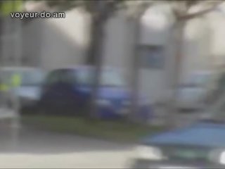 Sharking innocent ýaş gyz on the köçe