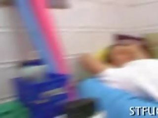 Schüchtern blond exposes sie feucht knacken