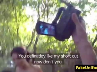 Brit femme fatale v prdeli podle falešný policajt duo venku