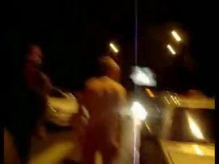 公共 服を着た女性裸の男性 3 ロシア blokes 裸 実行