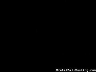 Izbor od domišljavo video posnetki od brutalno kroglični kicking v ženska dominacija niche