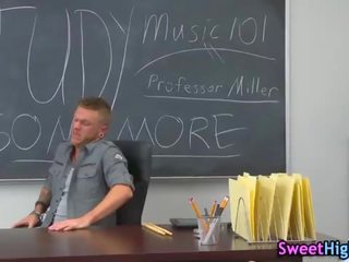 Forma ýaşlar gets jizzed