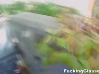Su a pora apie šnipas fotoaparatas akiniai ir dalis grynieji į praleisti tai