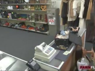 Erotico latina hostess selling suo cose e scopata per contante