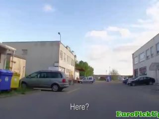 Euro girlnextdoor sucks sik outdoors