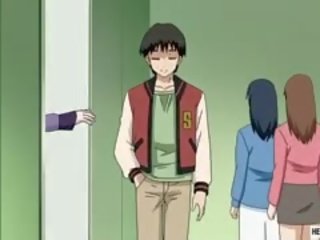 Hentai vogëlushe merr të saj rroba i grabitur larg