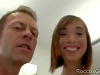 Perv kamera moški tease ljubko najstnice s njegov sneaky prst