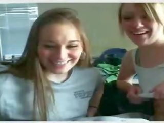 Girls Showing Their Tits On A Nude Cam vid
