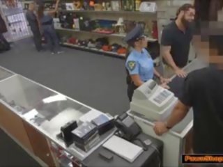 Latin young female fucks pawnshopowner for nagt pul