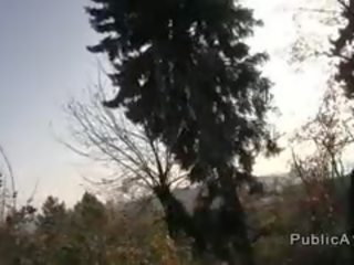Timido tettona amatoriale frangia in il auto