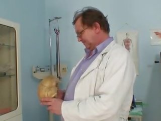 Moshë e pjekur stazka gyno objekt adhurimi real provim në jashtë norme gyno offic