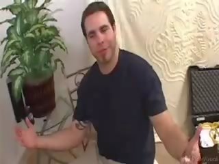 我們 決定 到 測試 我們的 con-artist 技能 由 seeing 剛 怎麼樣