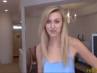 Uzyn ýaşlar realtor pleasing her turned on client with her holes