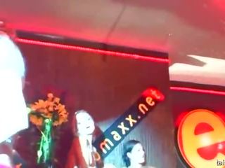 Seductress weçerinka chicks tans etmek and getting fucked