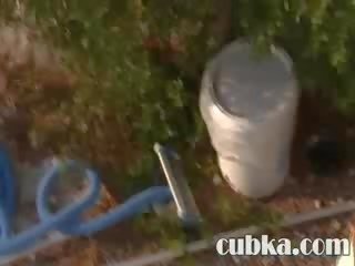 Sramežljivo rjavolaska rusinje mlada ženska masturbirala