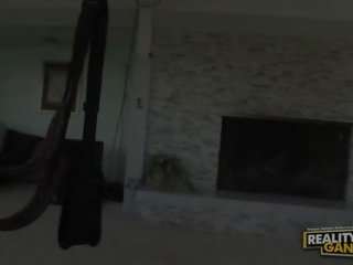 Nxehtë stupendous amatore brune bën marrjenëgojë për youth me tre cocks