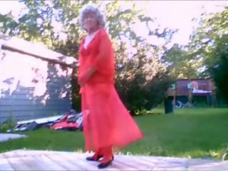 Në kushte shtëpie cd në e tij yard