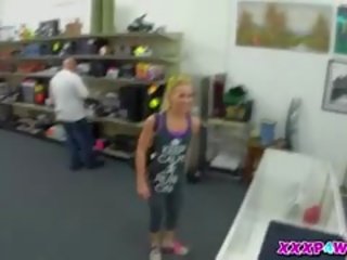 金发 宾博 尝试 到 卖 一 汽车