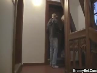 He bangs her old tutmak