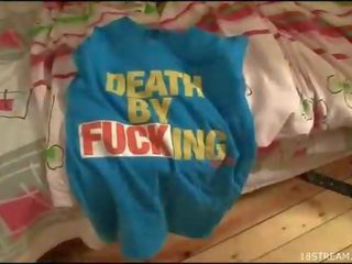 Sweetheart s mini prsi dolga noge in okrogla rit ljubi da vijak