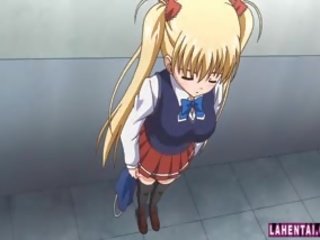 Bjonde hentai adoleshent në rroba banje merr pidh pompohet jashtë