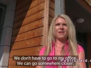 Pirang fucks in publik on her break