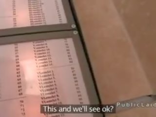 Bent üle amatöör punapea perses sisse avalik stirway