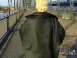 Bootylicious blond sisse roosa stringid annab suhuvõtmine sisse avalik