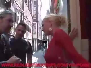 Blondinka gutaran jelep deepthroats paying turist
