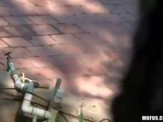 特點 在 比基尼泳裝 spied 上 和 facialized
