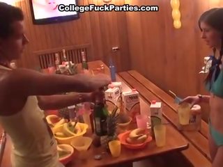 Studente con trecce scopata e sborrata
