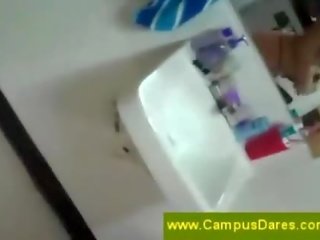 Kolledž tüdrukud ilma tops