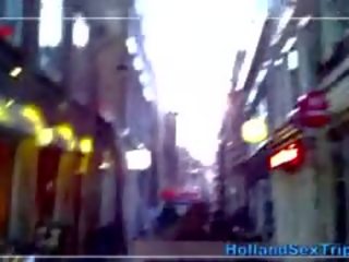 Panggilan gadis menyebalkan turis dan mendapat berjari