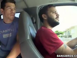 Masigla pagpapakita ng namumukod sobrang laking mga suso