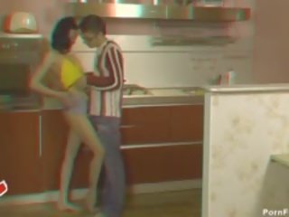 Unlike iba babae, ito divinity wears napakaliit shorts at sekswal