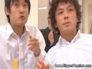 ボインの アジアの 教師 マスターベーション で クラス