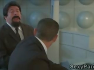 Agent d lire frumos 3 boobed extraterestru în o corn câmp