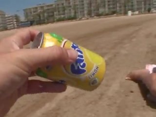 Flirting dhe qirje me i pafajshëm turist franceze lassie
