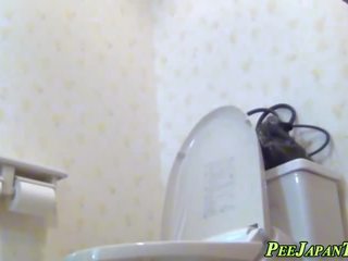 Japanese stunner rubs vagina