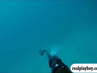 Inviting playmates spear fishing v zgoraj brez in obisk na crocs