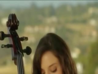 The nejsexi cellist modelu v the svět