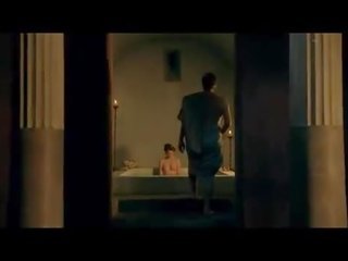 Lucy lawless eşiksiz in the bath