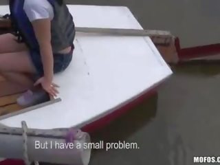 Amaterke najstnice plača denar da jebemti na ji sailing čoln
