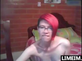 Nerd with little susu masturbates