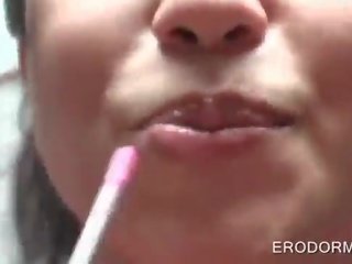 Kolledž cuties sikiş in jaýda room ýigrenji zartyldap sikmek